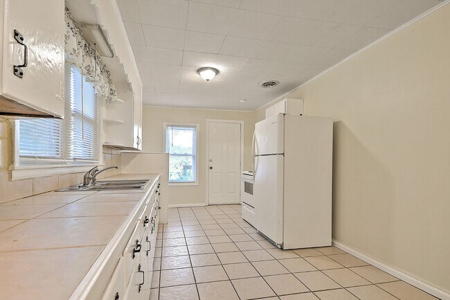 Building Photo - 875 S Pickens Bridge Rd