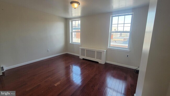 Building Photo - 166 Sigel St