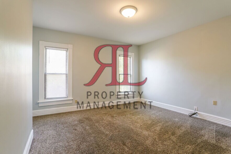 Building Photo - 181 E 1st Ave