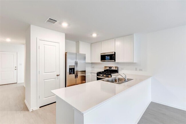 Building Photo - 611 Whoopers Lp