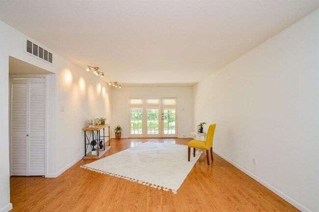 Building Photo - 2238 S Piney Point Rd