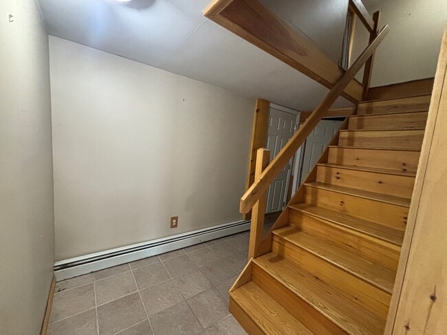 Building Photo - Hinckley Rd