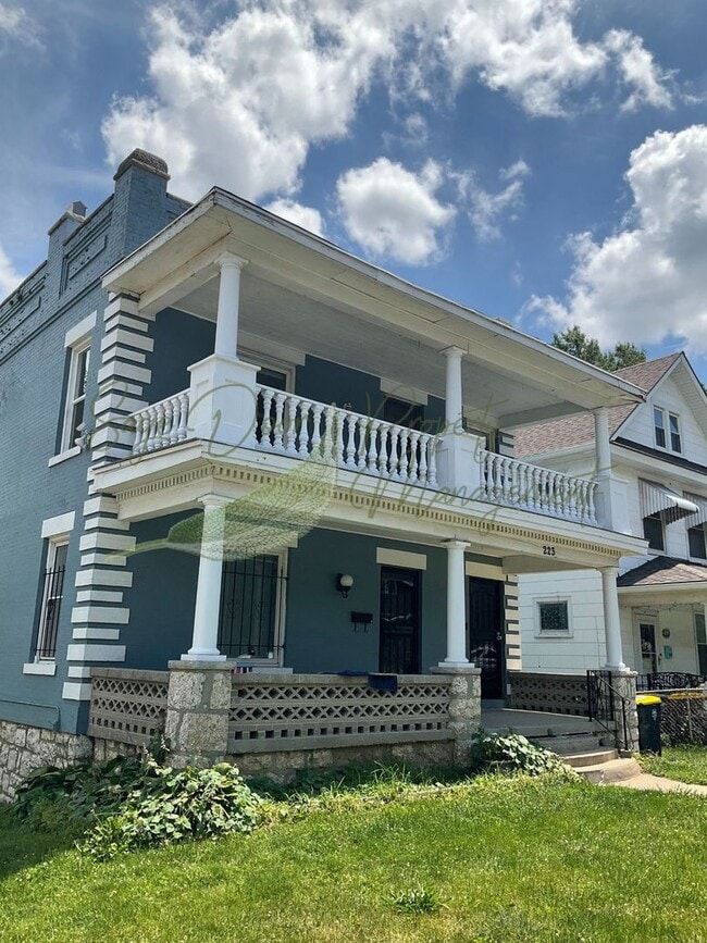 Building Photo - 223 N Jackson Ave