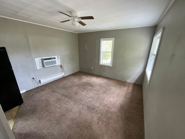 Building Photo - Cozy 1/1 Cottage at Hill Loop in Bonifay with Water/Sewer, Garbage, and Lawn Maintenance Included!