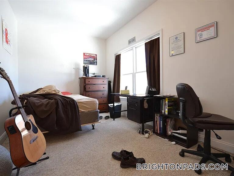 Building Photo - 8 Glencoe St