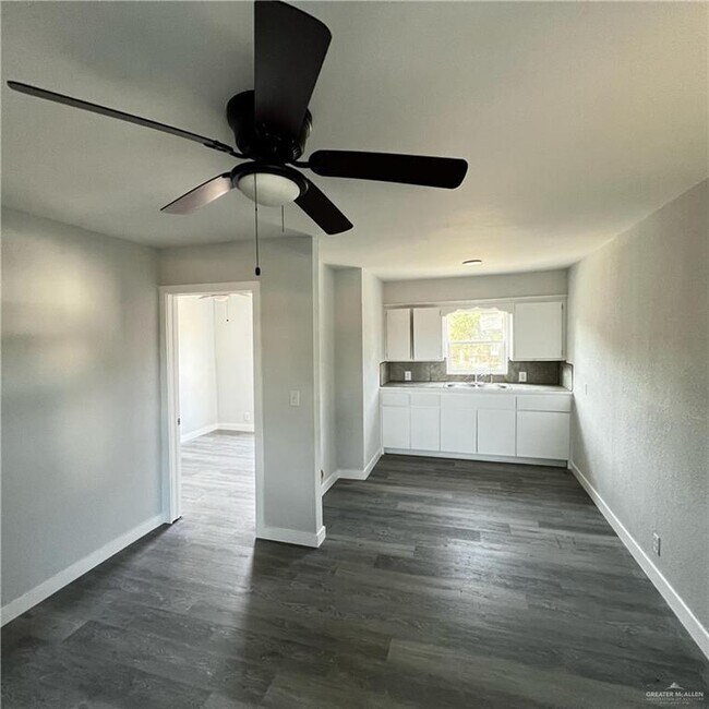 Building Photo - 5 W St Charles St