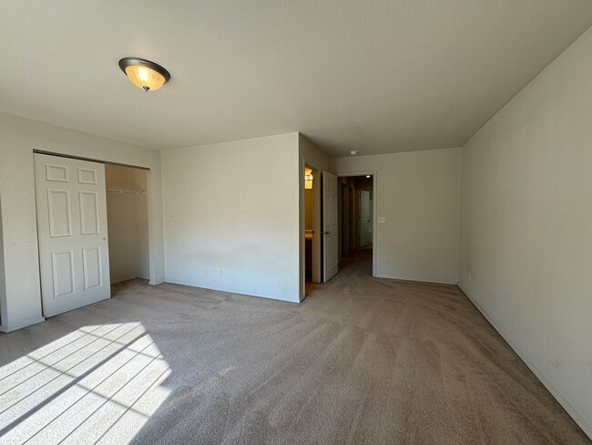 Building Photo - Spacious 3-Bedroom Duplex Located within C...
