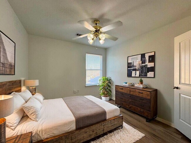 Building Photo - 15206 Walcott Dr