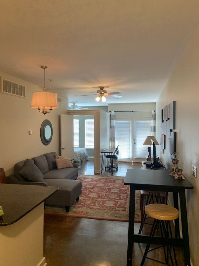 Building Photo - Fully Furnished Midtown Nashville Apartment