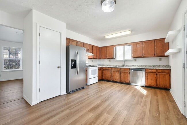 Building Photo - 5628 Wooded Lake Dr