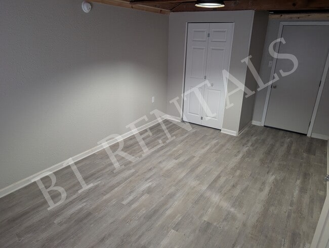 Building Photo - 6632 N Mill St