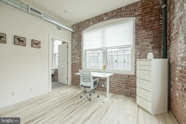 Building Photo - 1508 N Mascher St