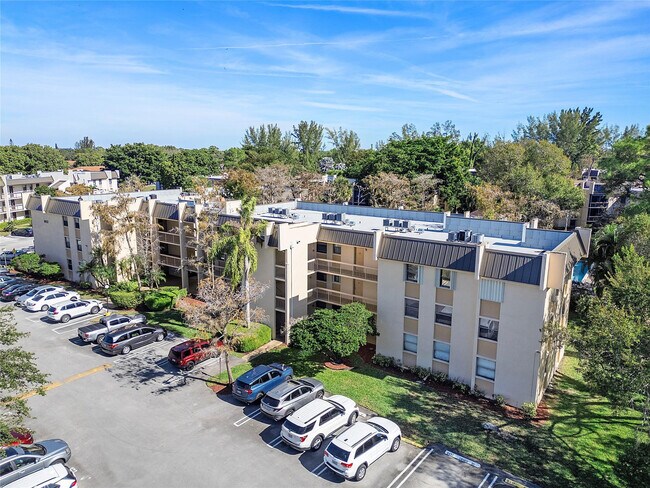 Building Photo - 8437 Forest Hills Dr