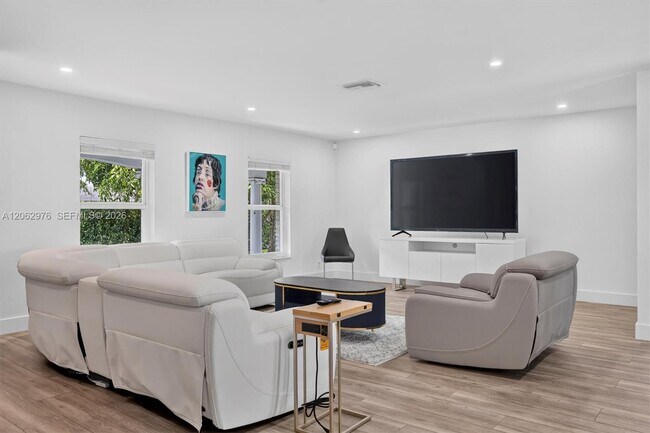 Building Photo - 16840 SW 87th Ave