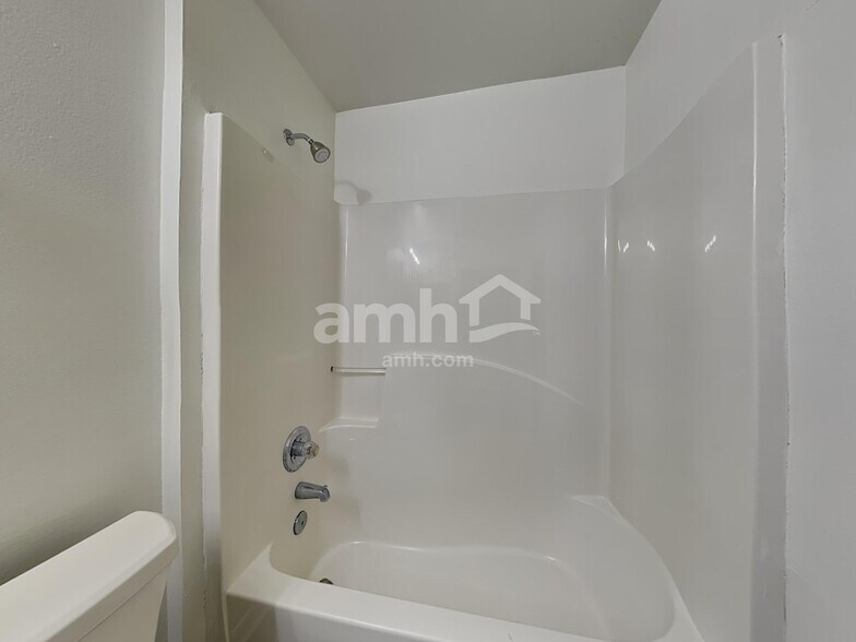 Building Photo - 555 Whiskey Creek Ct