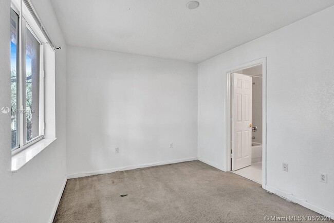 Building Photo - 2613 SW 83rd Terrace