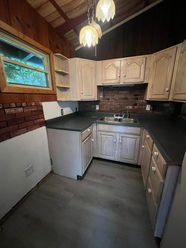 Building Photo - Two Bedroom Home on Austin Lake