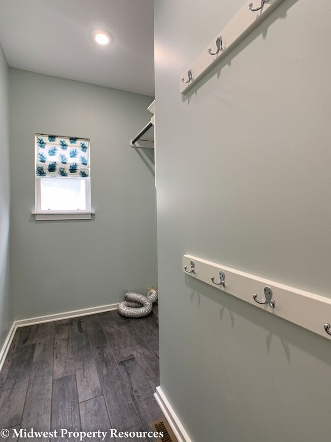 Building Photo - 3 Bedroom Home For Rent | Offered by Midwe...
