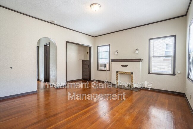 Primary Photo - 3785 Park Blvd