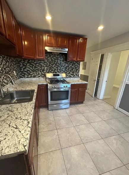 Building Photo - 182 Seymour Ave