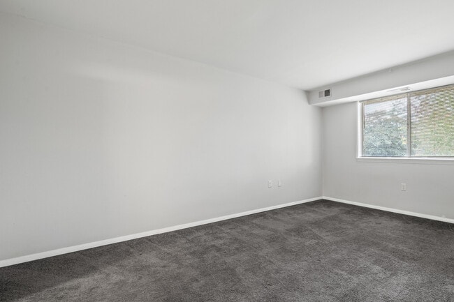 Building Photo - 203 Victor Pkwy