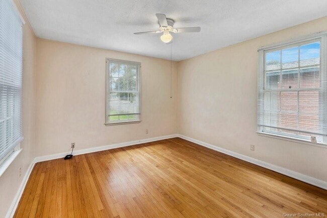 Building Photo - 417 E Claude St