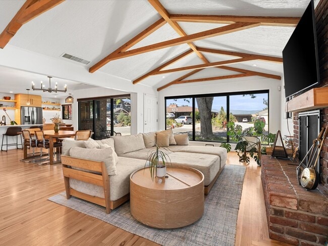Building Photo - Dream Home