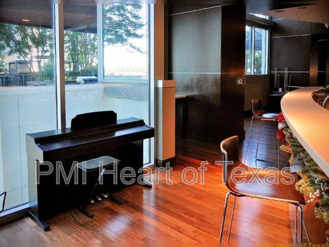 Building Photo - 360 Nueces St