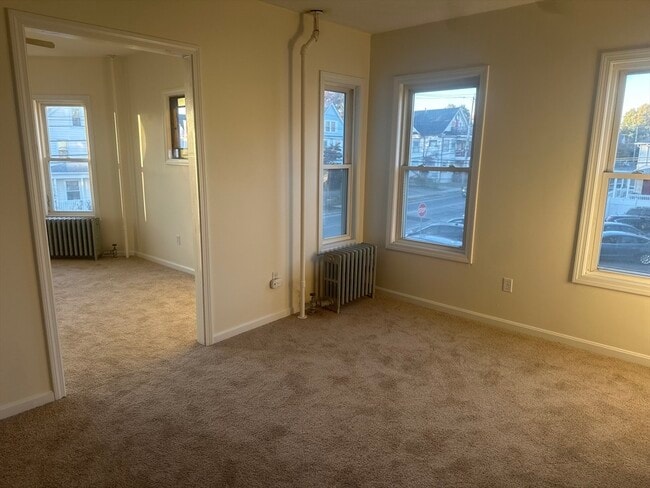 Building Photo - 394 Hollis St