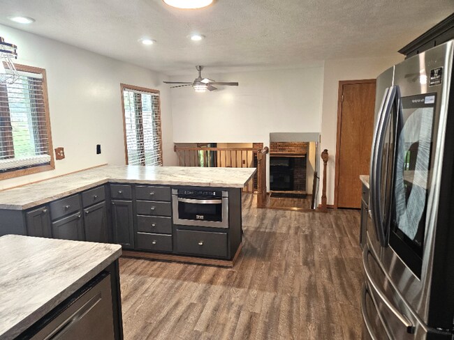 Building Photo - 11044 River Oaks Ln E