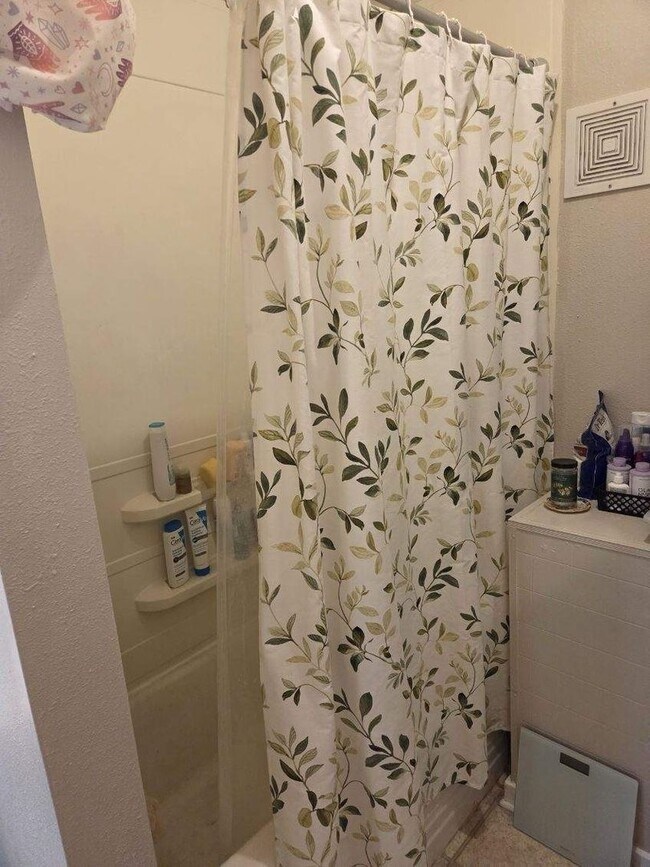 Building Photo - 818 6th St S