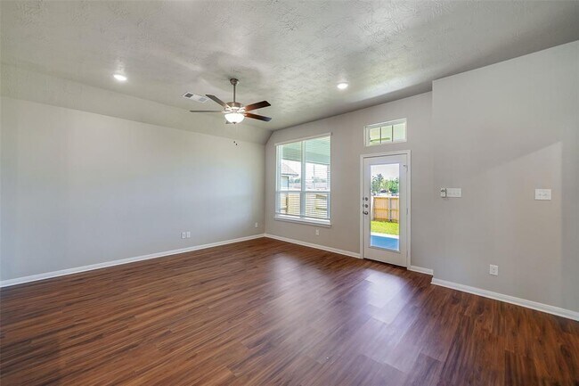 Building Photo - 1042 Tomball Downs Dr