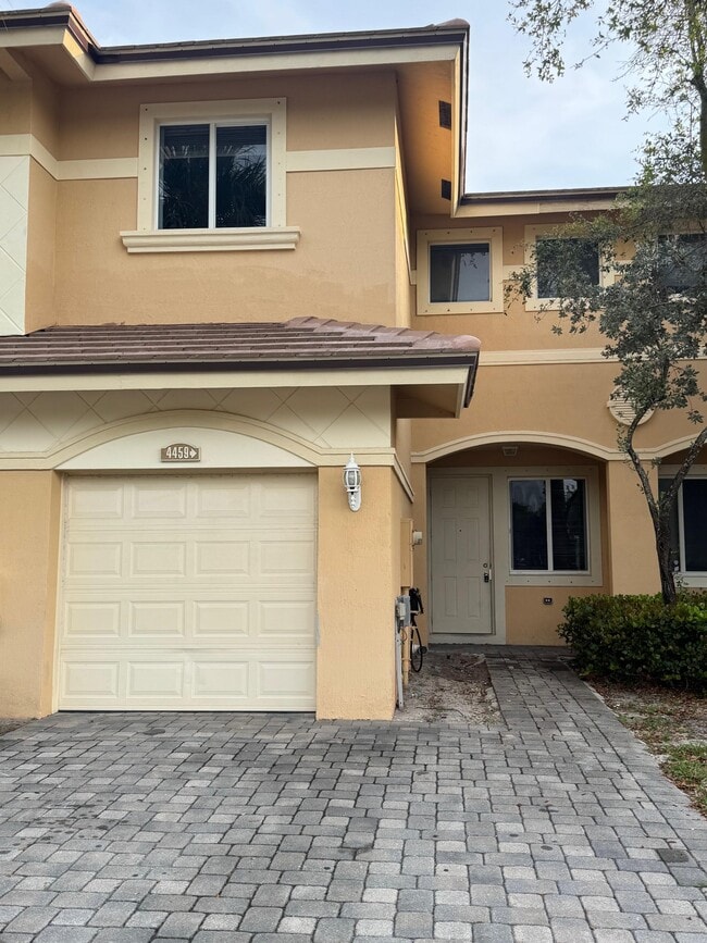 Primary Photo - 4459 Cotswold Hills Dr