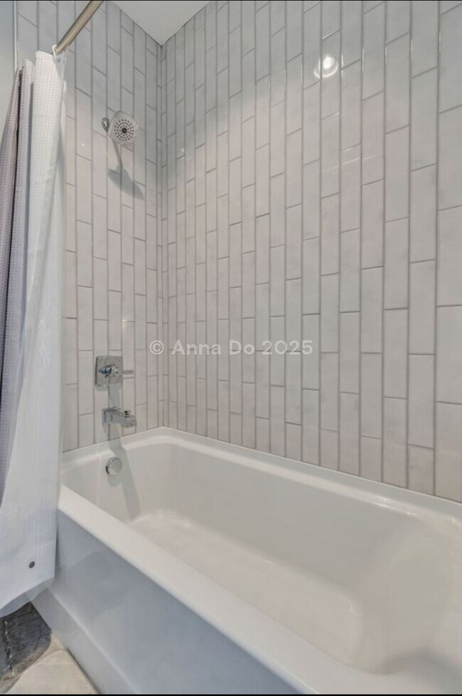 Building Photo - 809 21st Ave N