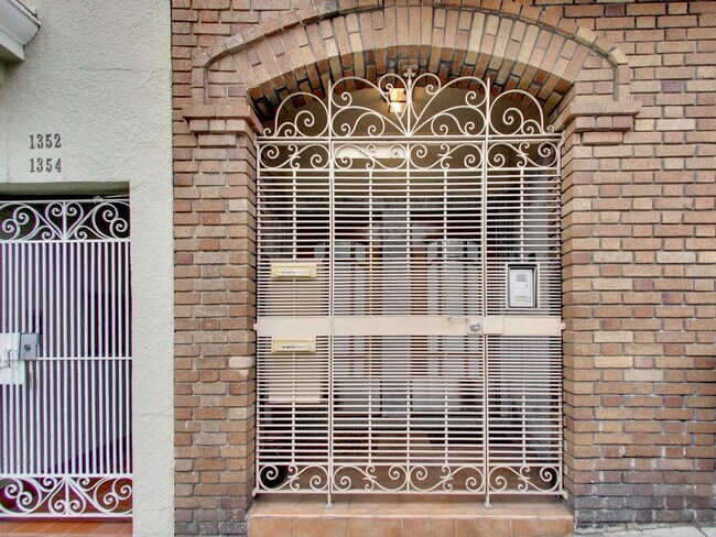 Building Photo - 1344-1346 Chestnut Street (1331r)