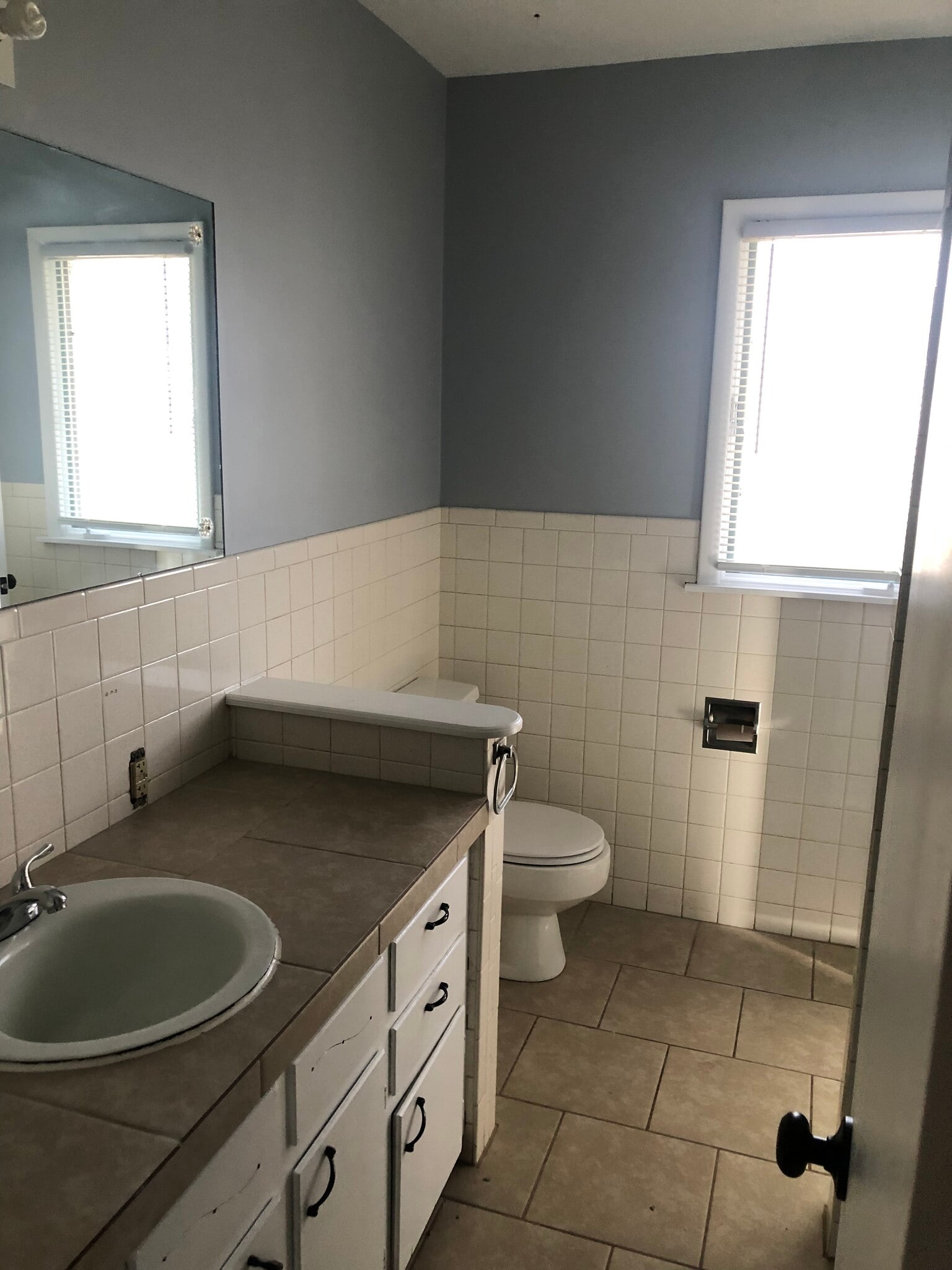 Building Photo - 2358 S Crestway St