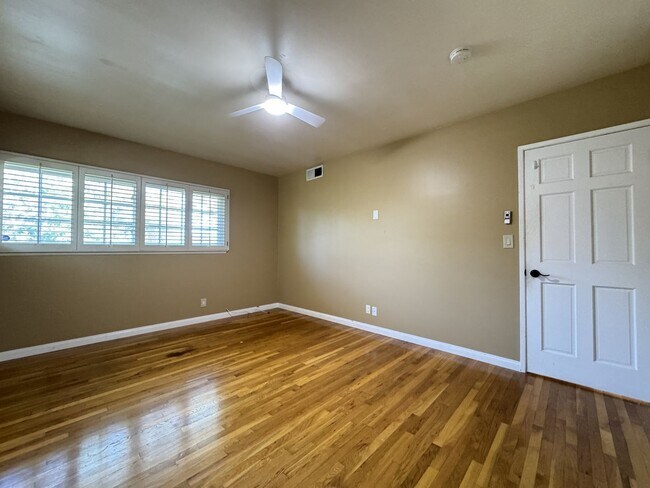 Building Photo - 1232 Longview Dr