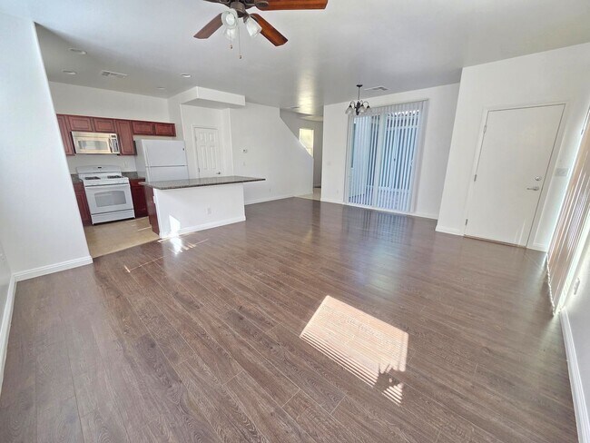 Building Photo - 2 Story 3 Bedroom House Durango and Farm
