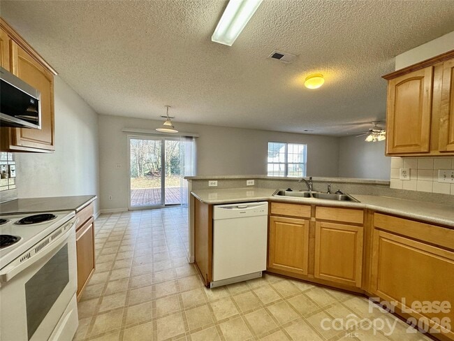 Building Photo - 5787 Dove Point Dr SW