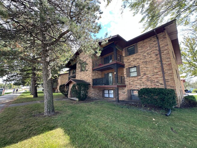 Building Photo - 2805 10th Ave N