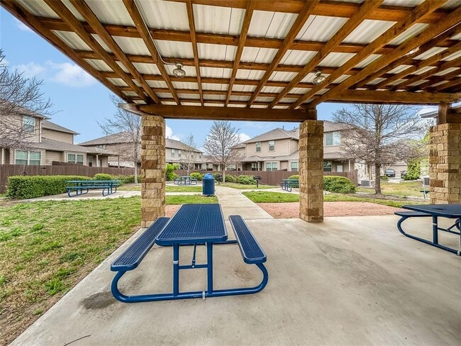 Building Photo - 2880 Donnell Dr