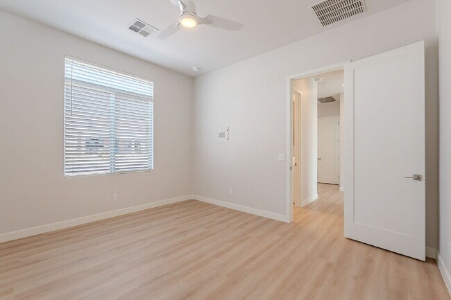 Building Photo - Downtown Cave Creek Patio Homes!