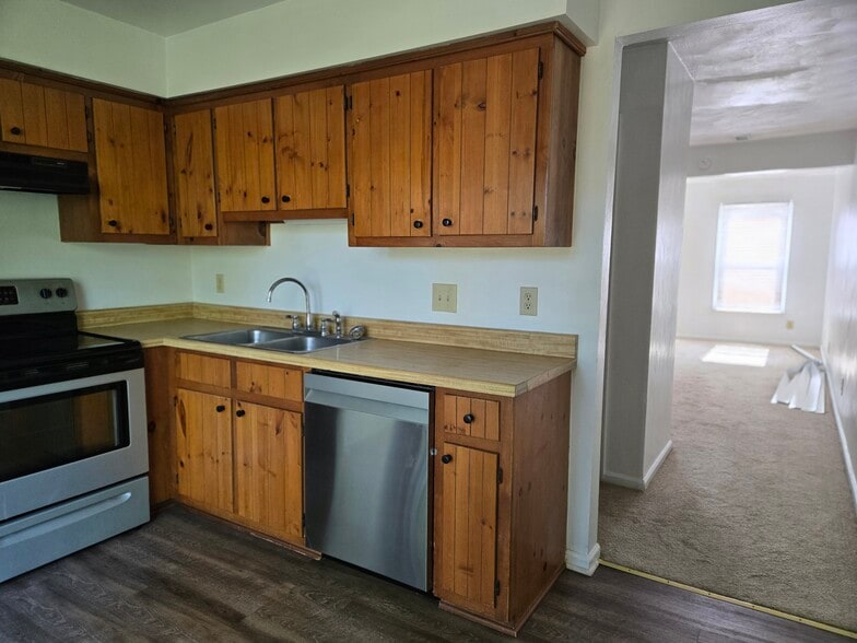 quiet dishwasher - 2032 Elmhurst Ln
