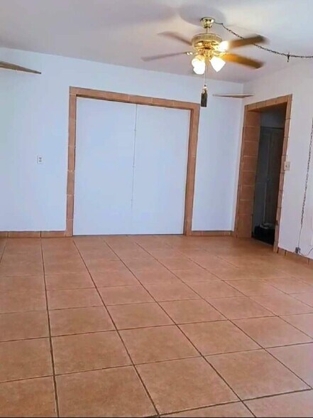 living room - 4216 SW 51st St