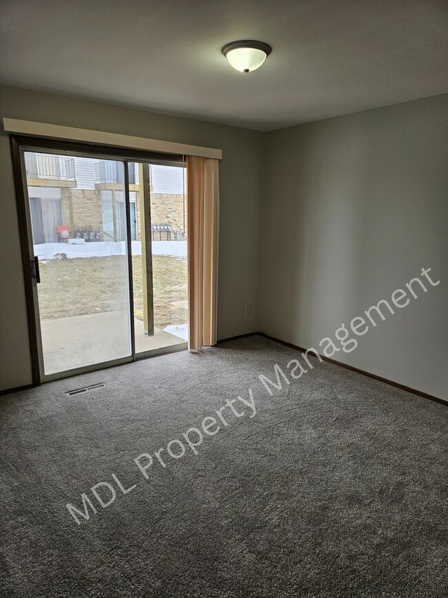 Building Photo - Thomas White Apartments*