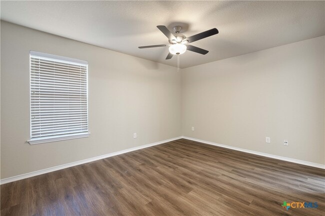 Building Photo - 290 Rosalie Dr