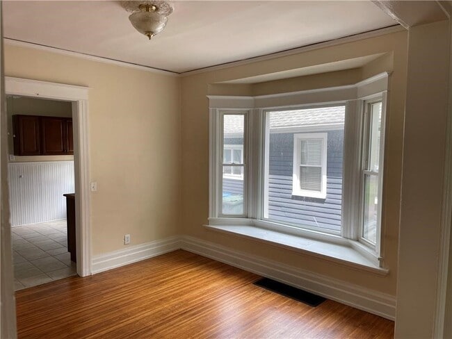 Building Photo - 110 Averill Ave