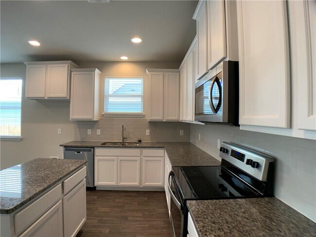 Building Photo - 237 Michaelis Dr