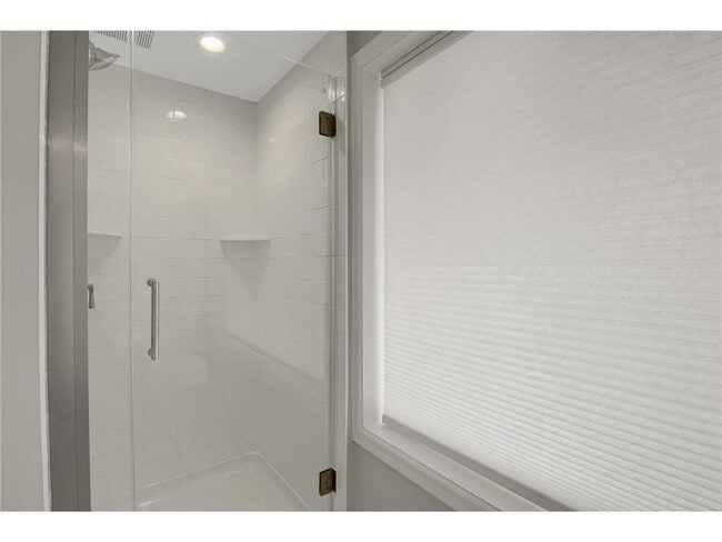 Building Photo - 3465 Deephaven Ave