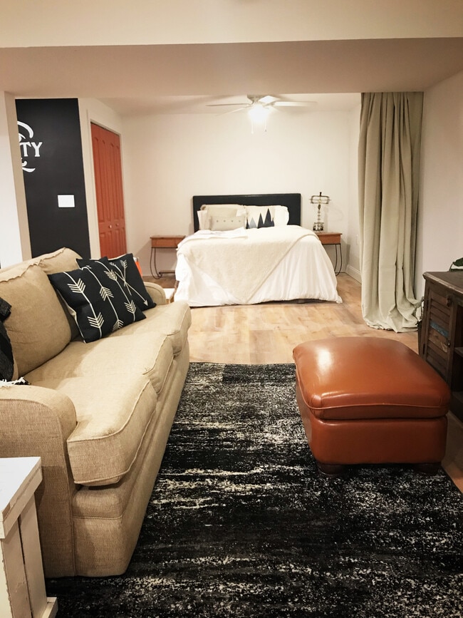 Primary Photo - Studio Apartment